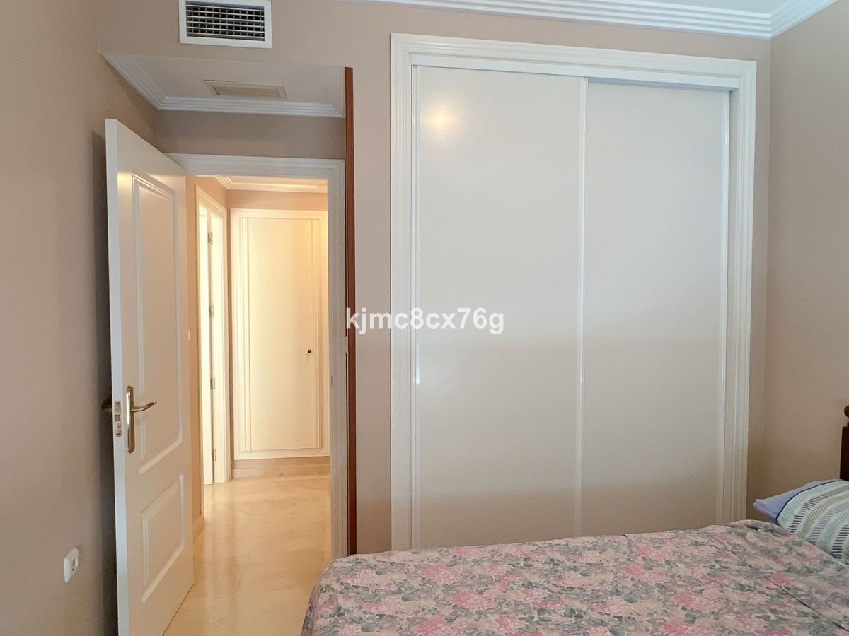 2 sypialnia Apartament na sprzedaż w Marbella z basenem - 430 000 € (Ref: 9522815)