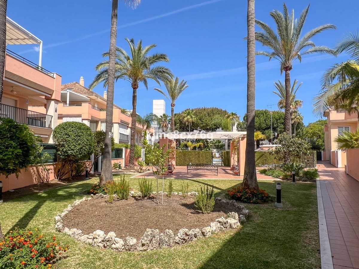 2 sypialnia Apartament na sprzedaż w Marbella z basenem - 430 000 € (Ref: 9522815)