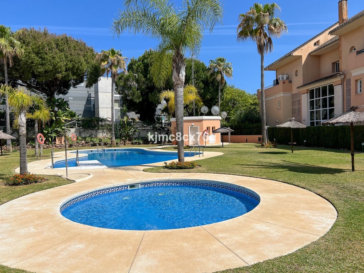 2 sypialnia Apartament na sprzedaż w Marbella z basenem - 430 000 € (Ref: 9522815)