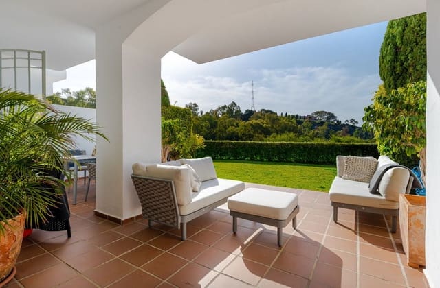 2 soverom Leilighet til salgs i Los Arqueros - Puerto del Almendro, Benahavís med svømmebasseng garasje - € 430 000 (Ref: 9523445)