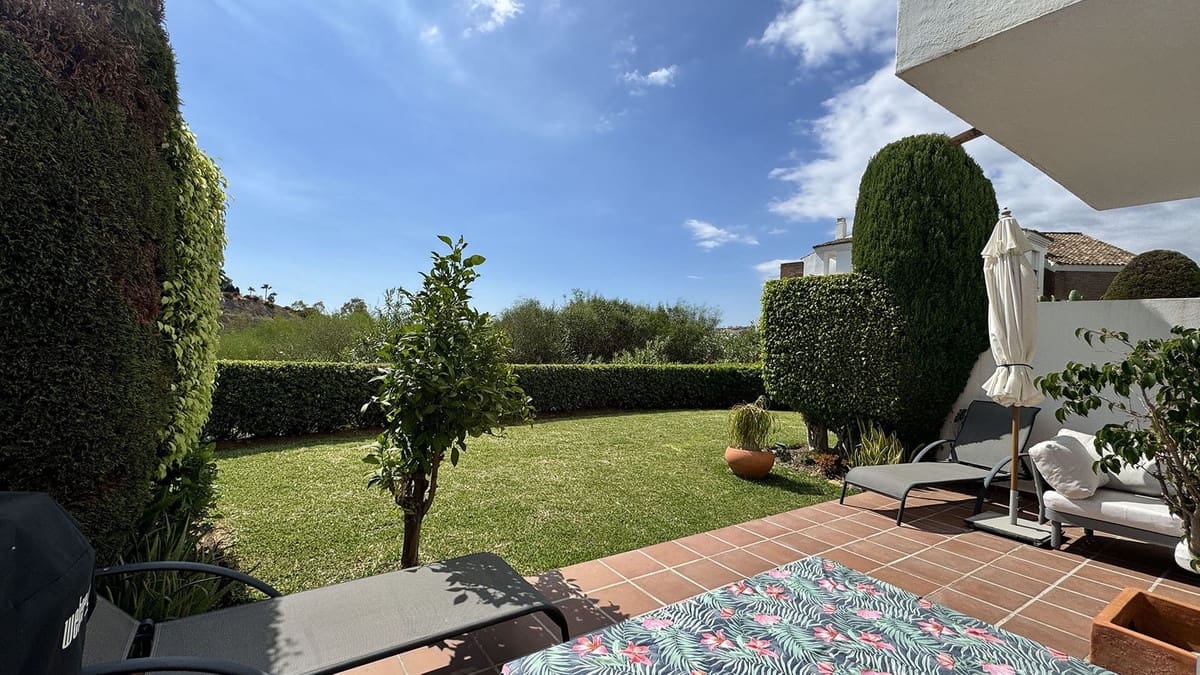 2 soverom Leilighet til salgs i Benahavis med svømmebasseng garasje - € 430 000 (Ref: 9523445)