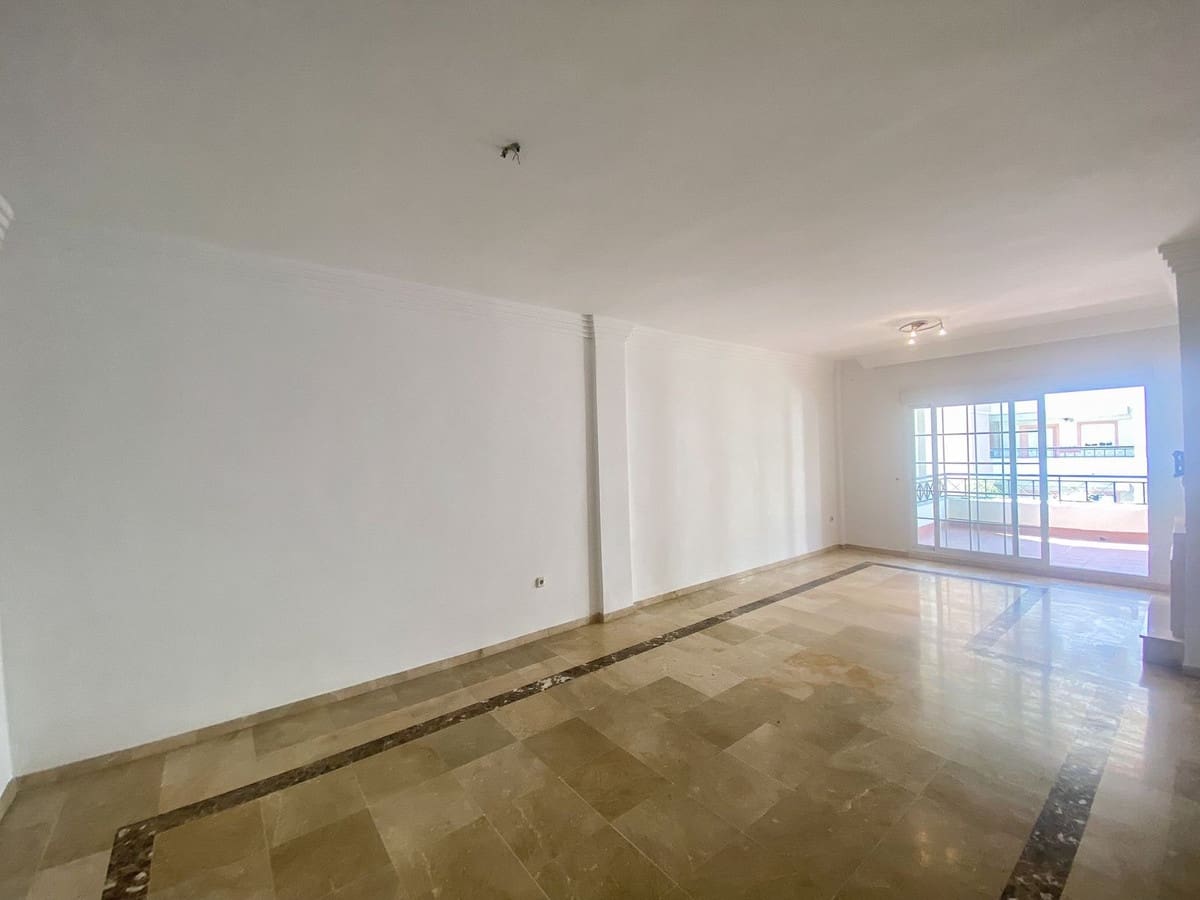 2 soverom Leilighet til salgs i Nueva Andalucia med svømmebasseng garasje - € 430 000 (Ref: 9523514)