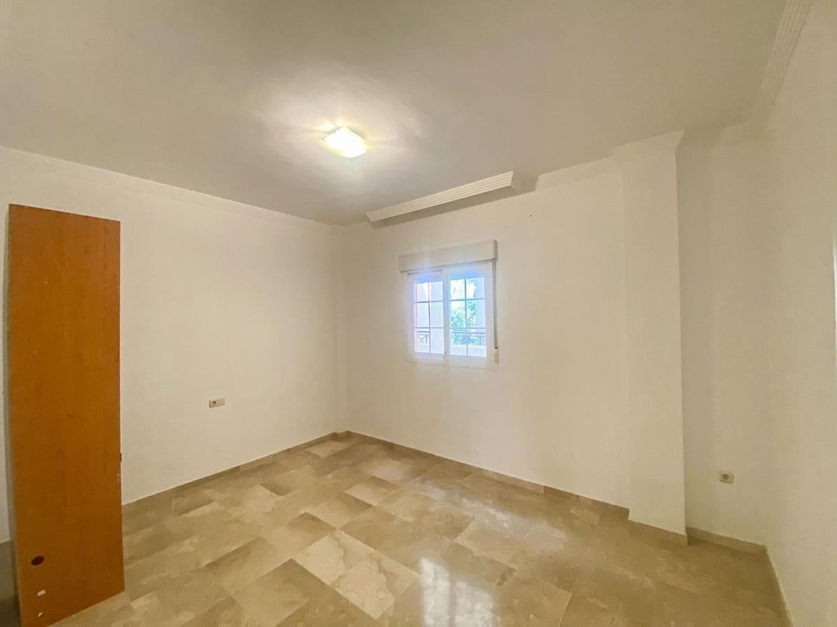 2 soverom Leilighet til salgs i Nueva Andalucia med svømmebasseng garasje - € 430 000 (Ref: 9523514)