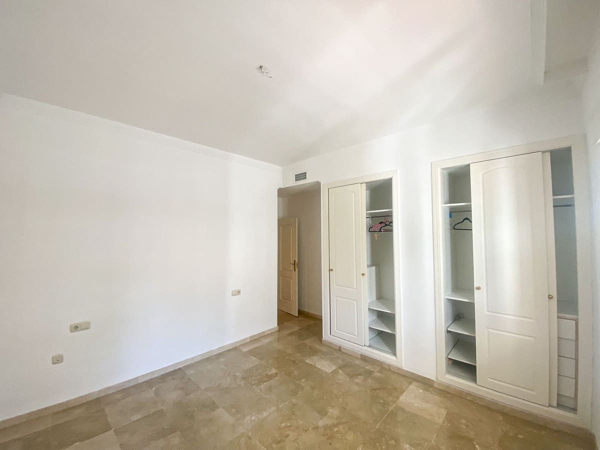 2 soverom Leilighet til salgs i Nueva Andalucia med svømmebasseng garasje - € 430 000 (Ref: 9523514)