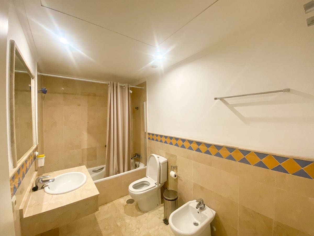 2 soverom Leilighet til salgs i Nueva Andalucia med svømmebasseng garasje - € 430 000 (Ref: 9523514)