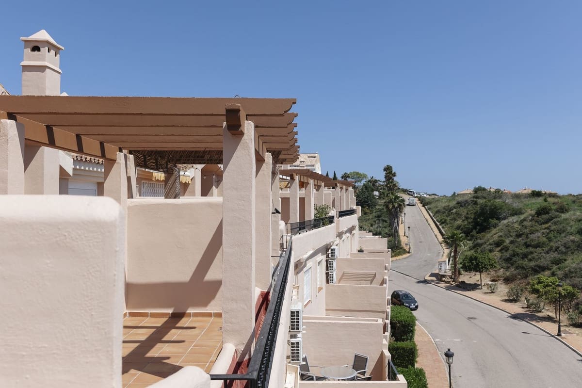 4 soveværelse Penthouse til salg i Manilva med swimmingpool - € 432.000 (Ref: 9523533)