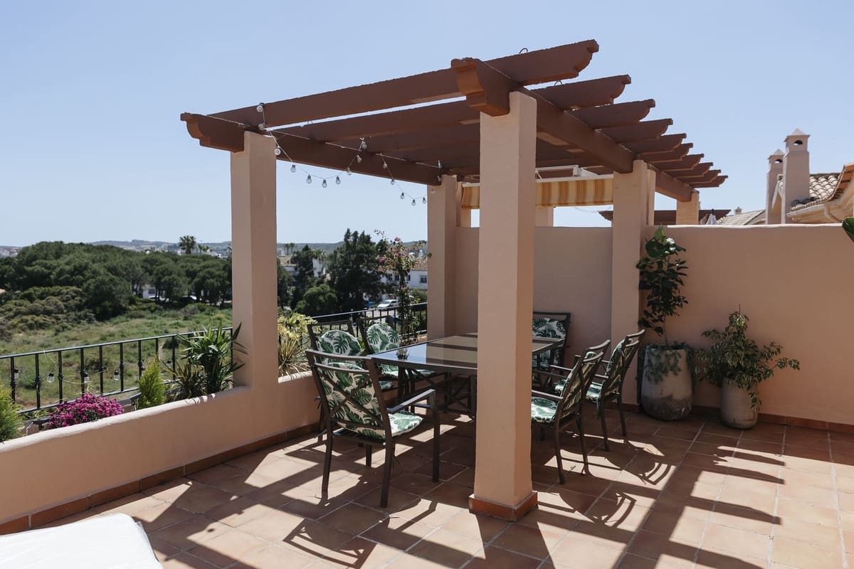 4 soveværelse Penthouse til salg i Manilva med swimmingpool - € 432.000 (Ref: 9523533)