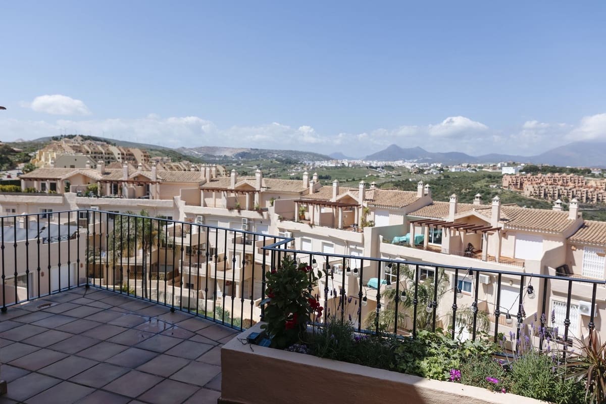 4 soveværelse Penthouse til salg i Manilva med swimmingpool - € 432.000 (Ref: 9523533)