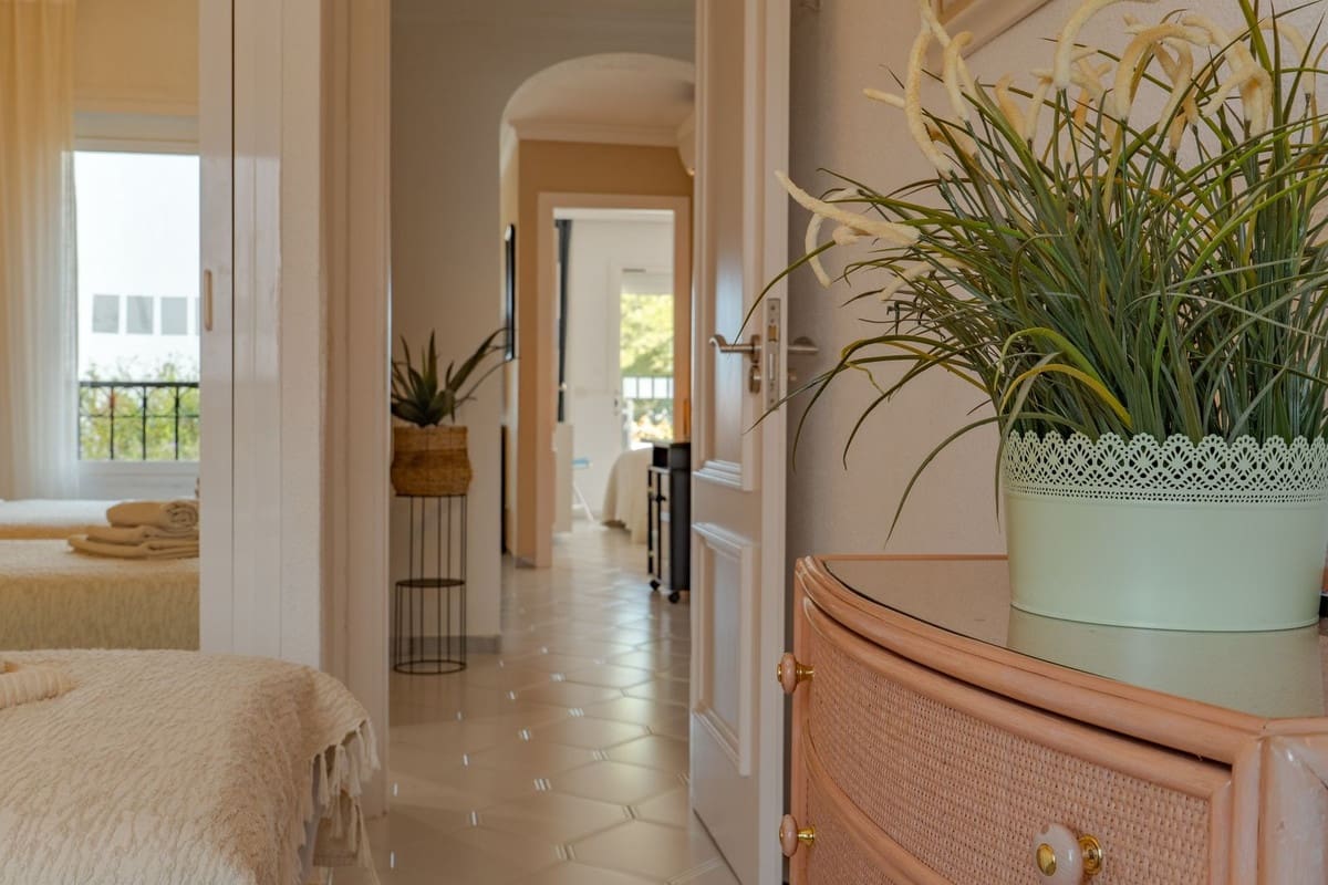 3 Zimmer Apartment zu verkaufen in La Cala de Mijas mit Pool - 434.000 € (Ref: 9523534)