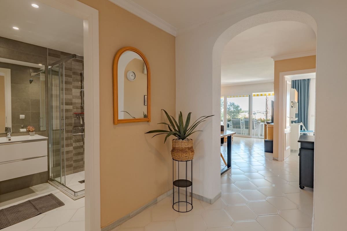 3 Zimmer Apartment zu verkaufen in La Cala de Mijas mit Pool - 434.000 € (Ref: 9523534)