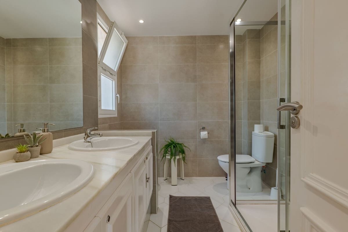 3 Zimmer Apartment zu verkaufen in La Cala de Mijas mit Pool - 434.000 € (Ref: 9523534)