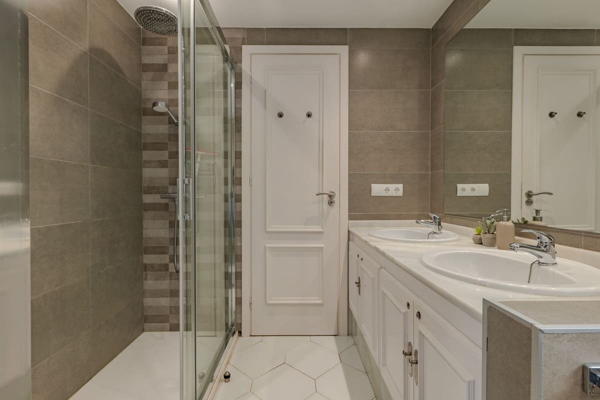 3 Zimmer Apartment zu verkaufen in La Cala de Mijas mit Pool - 434.000 € (Ref: 9523534)