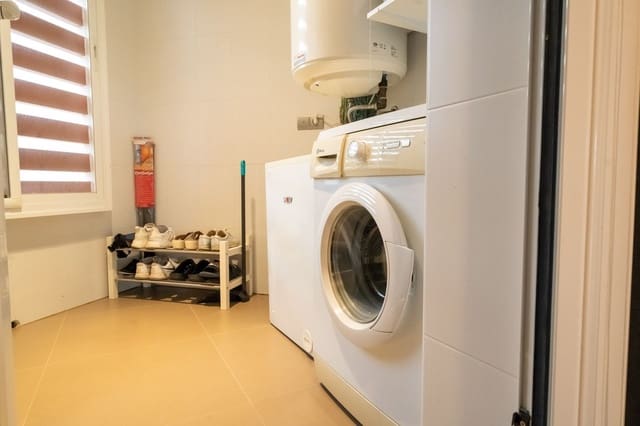 2 makuuhuone Huoneisto myytävänä paikassa Los Arqueros - Puerto del Almendro, Benahavís mukana uima-altaan 
autotalli - 435 000 € (Ref: 9523537)