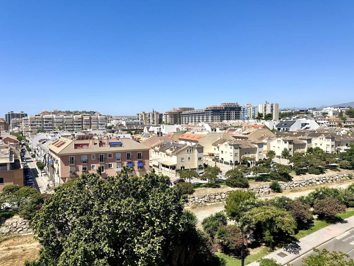 3 Zimmer Apartment zu verkaufen in Fuengirola mit Pool Garage - 435.000 € (Ref: 9525004)