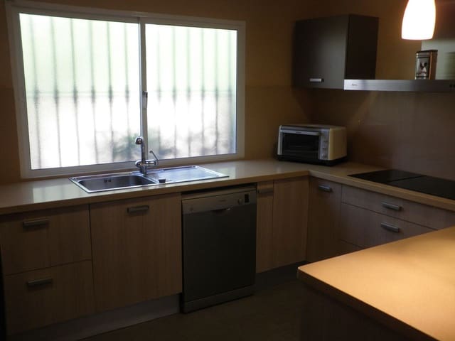 5 soverom Hus til salgs i Estepona med svømmebasseng - € 435 000 (Ref: 9525009)