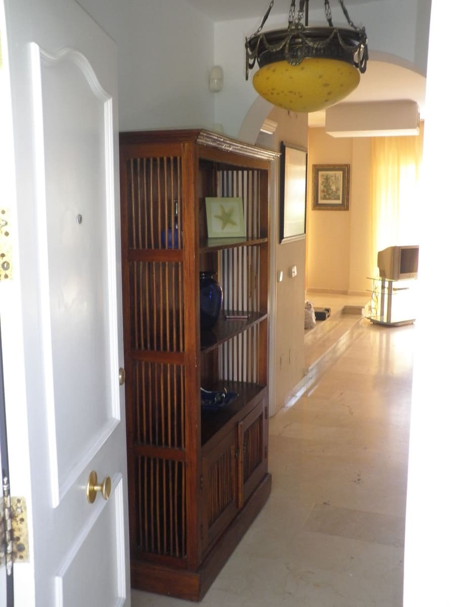 5 soverom Hus til salgs i Estepona med svømmebasseng - € 435 000 (Ref: 9525009)