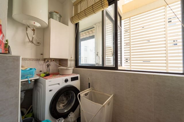 3 makuuhuone Huoneisto myytävänä paikassa Torreblanca, Fuengirola mukana 
autotalli - 440 000 € (Ref: 9525031)