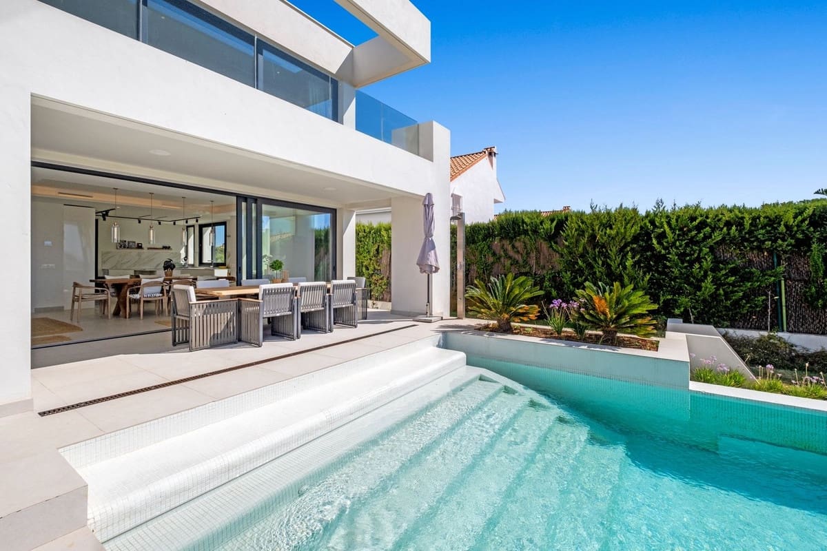 4 soverom Villa til salgs i Riviera del Sol med svømmebasseng garasje - € 1 875 000 (Ref: 9528311)