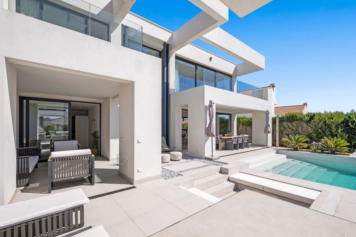 4 soverom Villa til salgs i Riviera del Sol med svømmebasseng garasje - € 1 875 000 (Ref: 9528311)