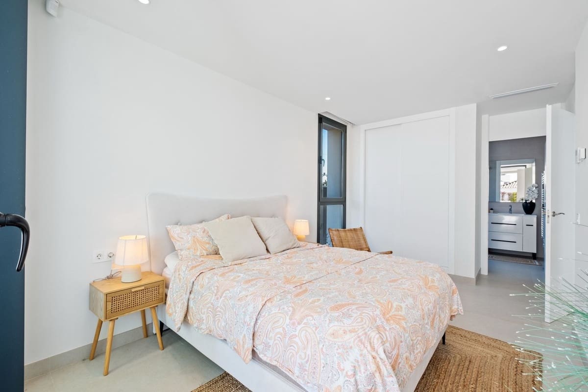 4 soverom Villa til salgs i Riviera del Sol med svømmebasseng garasje - € 1 875 000 (Ref: 9528311)