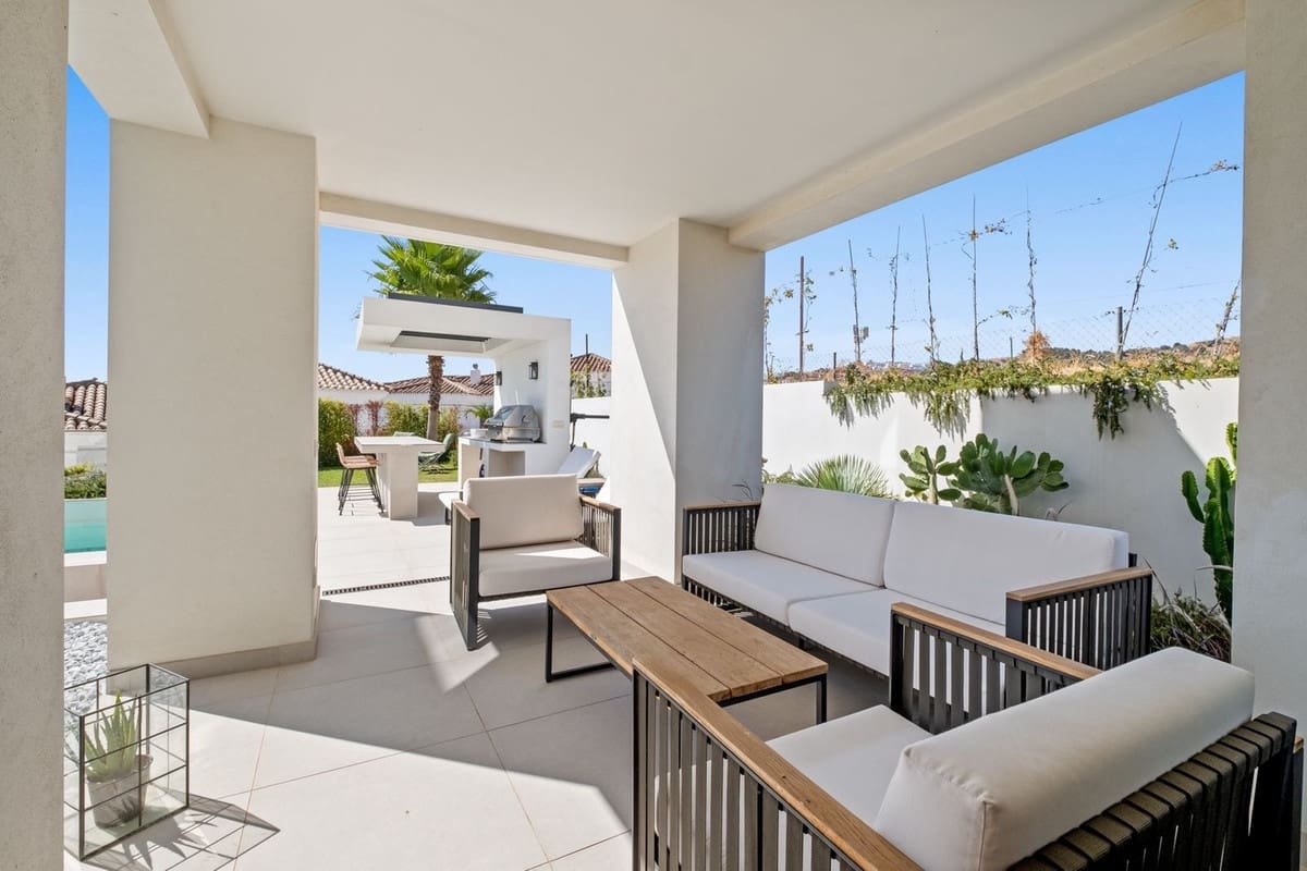 4 soverom Villa til salgs i Riviera del Sol med svømmebasseng garasje - € 1 875 000 (Ref: 9528311)