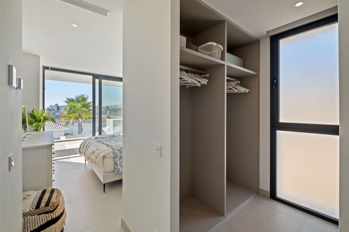 4 soverom Villa til salgs i Riviera del Sol med svømmebasseng garasje - € 1 875 000 (Ref: 9528311)