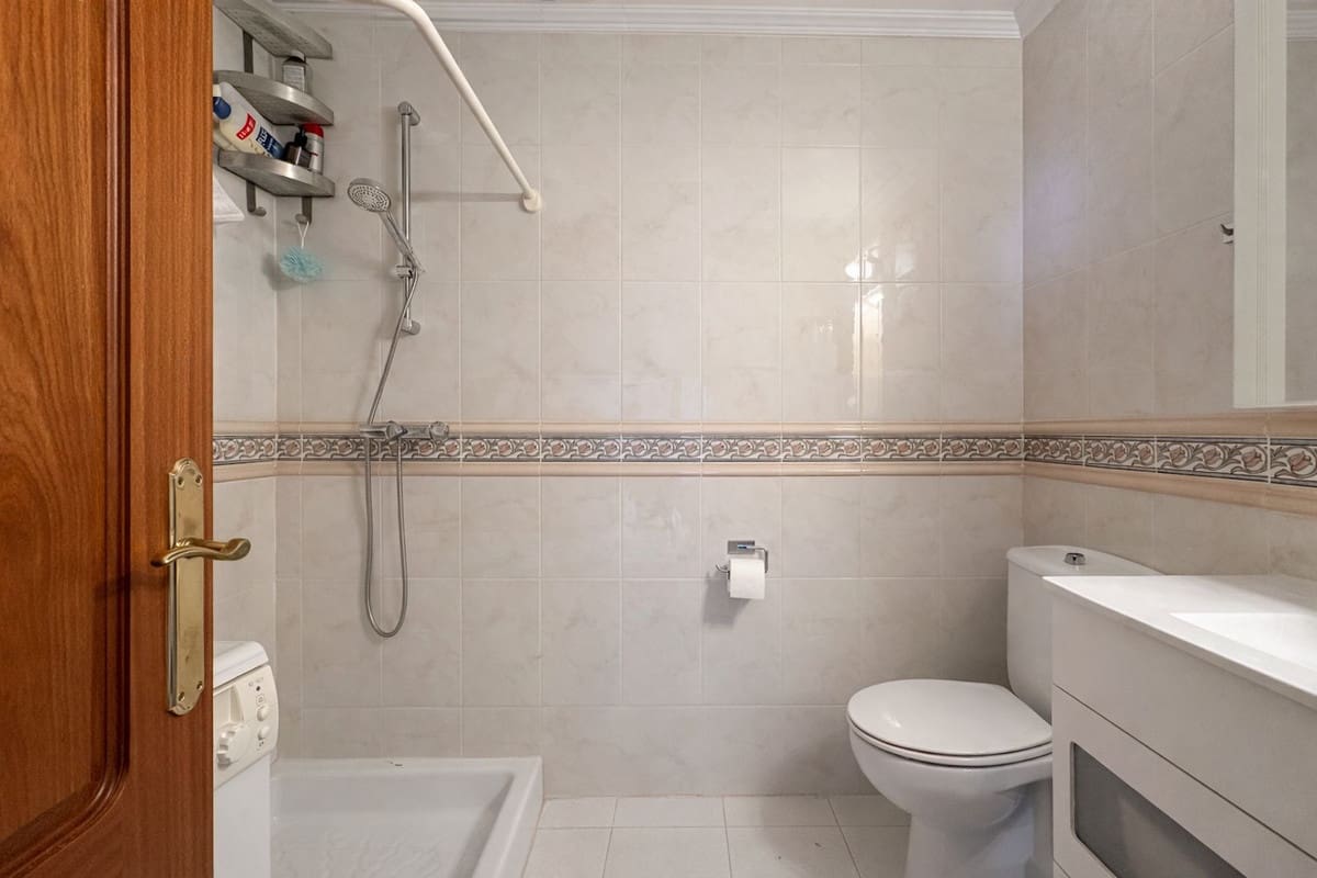 2 bedroom Townhouse for sale in Benalmadena with pool - € 260,000 (Ref: 9528457)