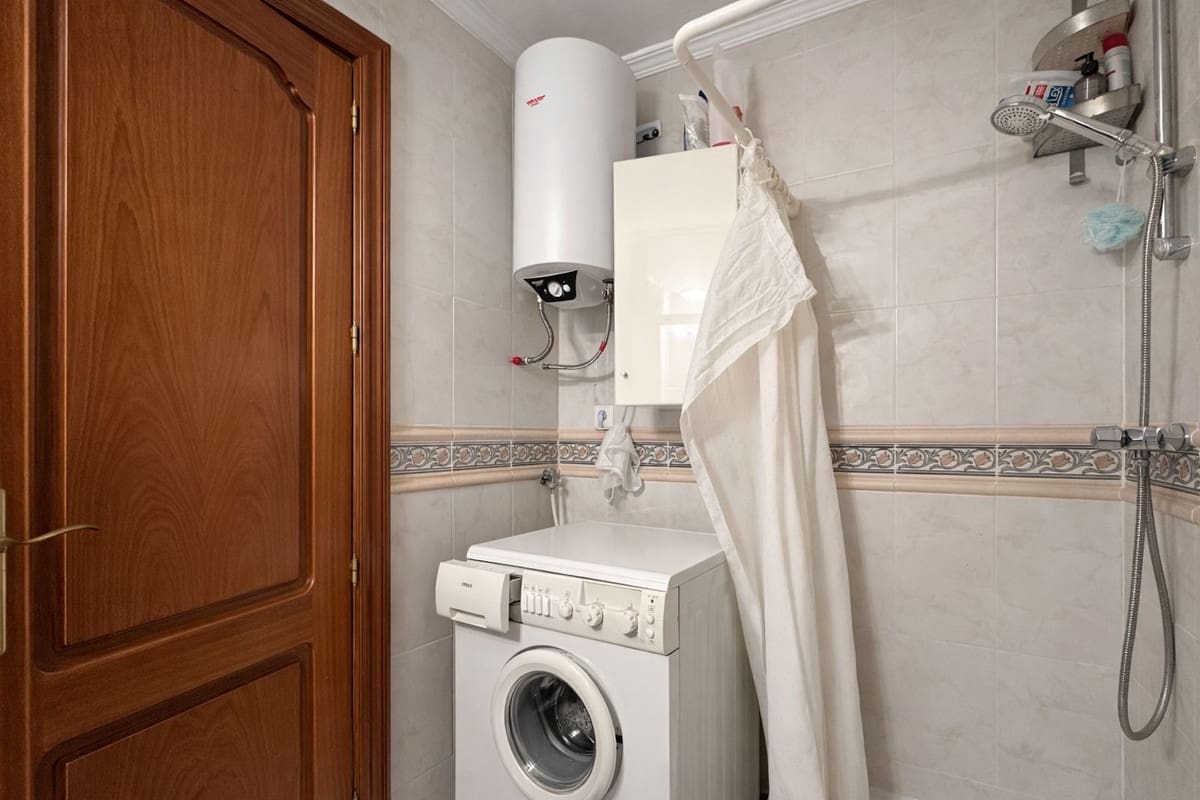 2 bedroom Townhouse for sale in Benalmadena with pool - € 260,000 (Ref: 9528457)