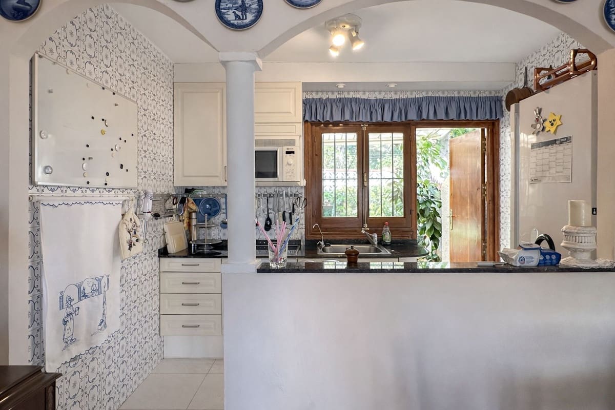 2 bedroom Townhouse for sale in Benalmadena with pool - € 260,000 (Ref: 9528457)