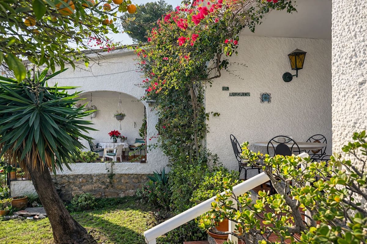 2 bedroom Townhouse for sale in Benalmadena with pool - € 260,000 (Ref: 9528457)