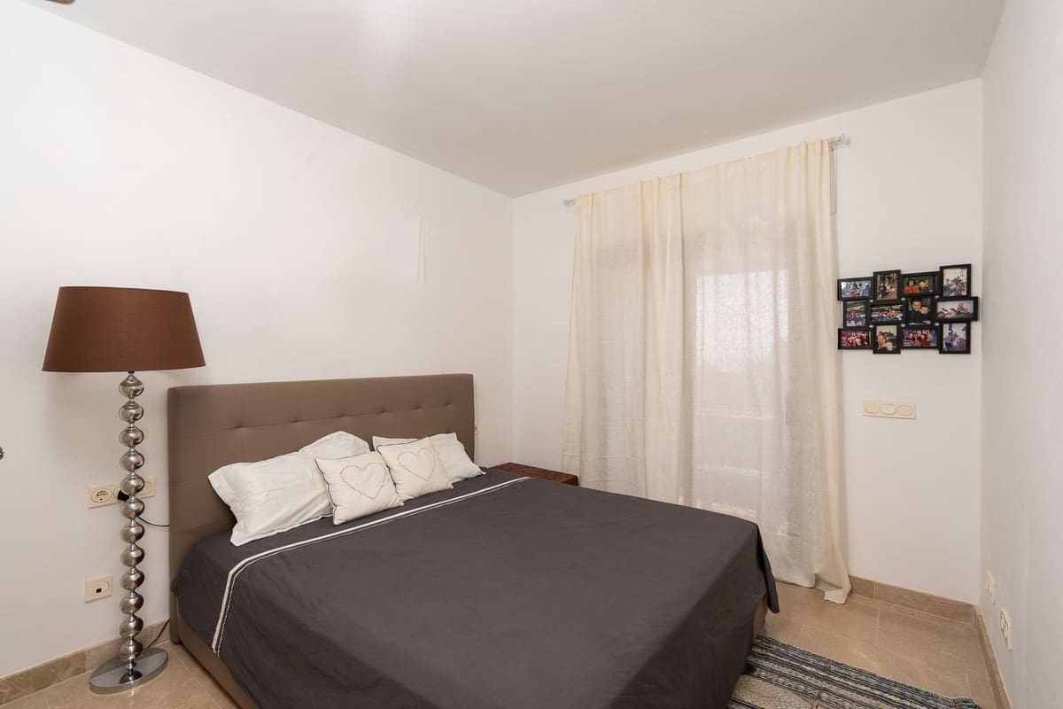 2 chambre Appartement à vendre à La Duquesa / Puerto de la Duquesa avec piscine garage - 265 000 € (Ref: 9528465)