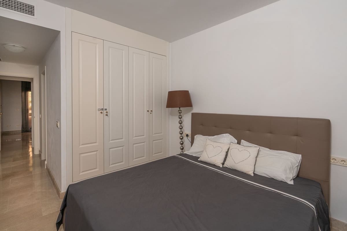 2 chambre Appartement à vendre à La Duquesa / Puerto de la Duquesa avec piscine garage - 265 000 € (Ref: 9528465)