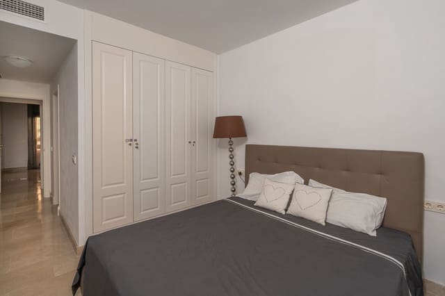 2 chambre Appartement à vendre à La Duquesa / Puerto de la Duquesa, Manilva avec piscine garage - 265 000 € (Ref: 9528465)