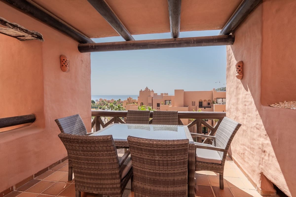 2 chambre Appartement à vendre à La Duquesa / Puerto de la Duquesa avec piscine garage - 265 000 € (Ref: 9528465)