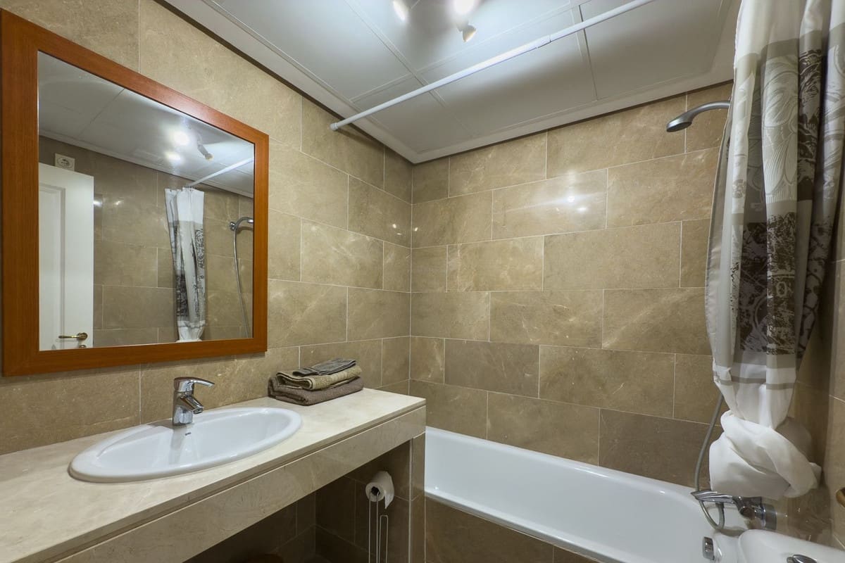 2 chambre Appartement à vendre à La Duquesa / Puerto de la Duquesa avec piscine garage - 265 000 € (Ref: 9528465)