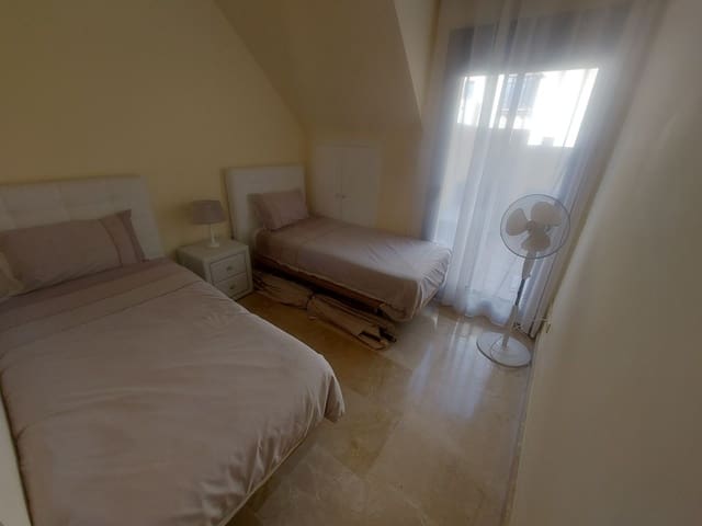 2 soveværelse Penthouse til salg i La Duquesa / Puerto de la Duquesa, Manilva med swimmingpool garage - € 275.000 (Ref: 9528654)