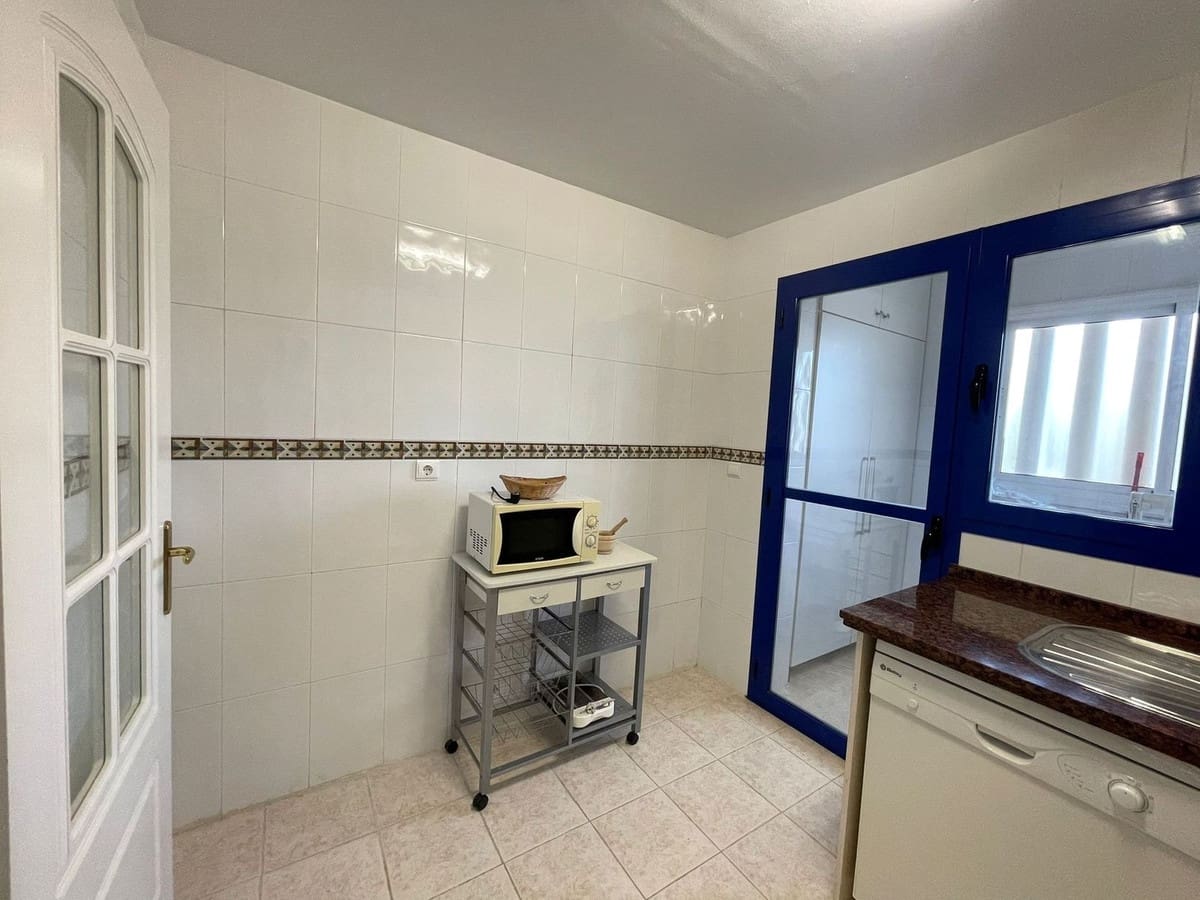 2 slaapkamer Appartement te koop in Manilva met zwembad garage - € 275.000 (Ref: 9528720)