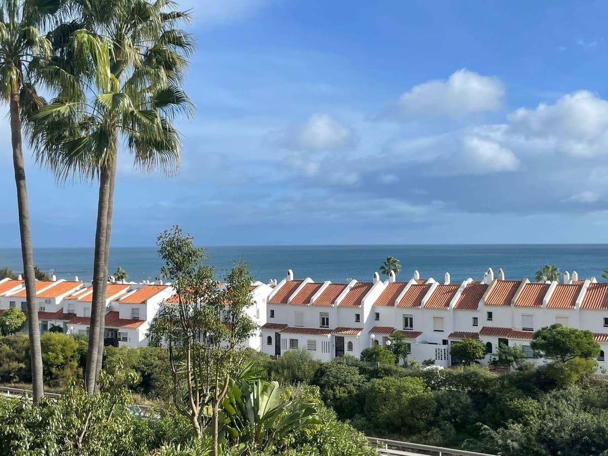 2 slaapkamer Appartement te koop in Manilva met zwembad garage - € 275.000 (Ref: 9528720)