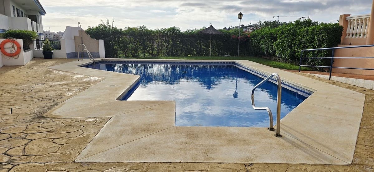 2 soveværelse Lejlighed til salg i Mijas Costa med swimmingpool - € 290.000 (Ref: 9534870)