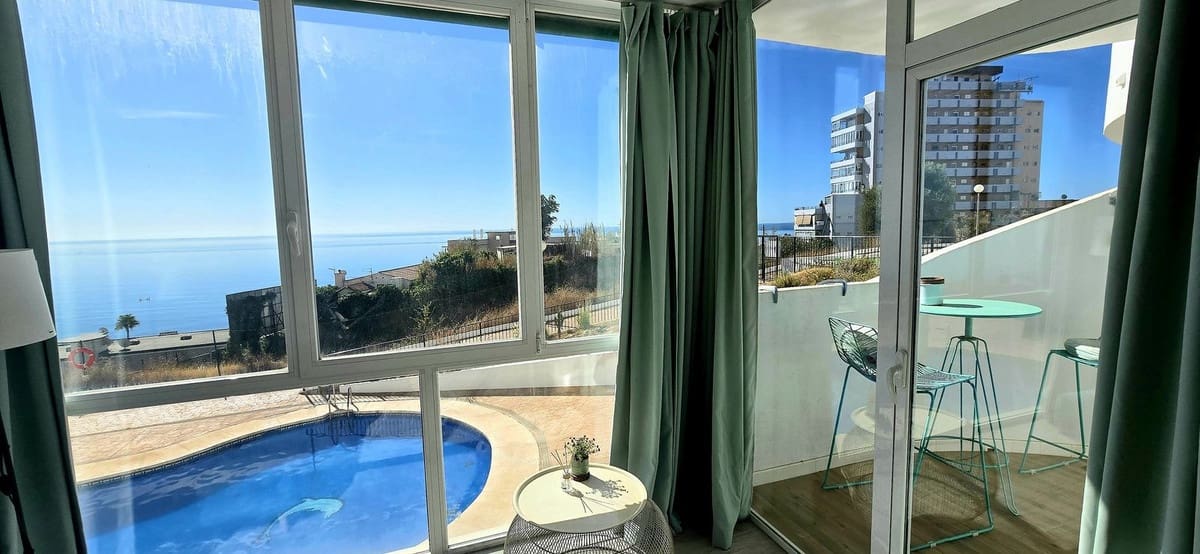 2 bedroom Apartment for sale in Fuengirola with pool - € 390,000 (Ref: 9534888)