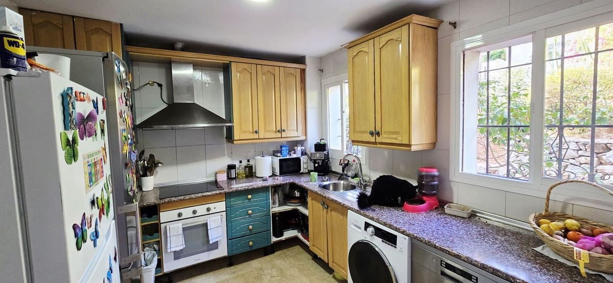 3 bedroom Apartment for sale in Nueva Andalucia with pool garage - € 420,000 (Ref: 9534892)