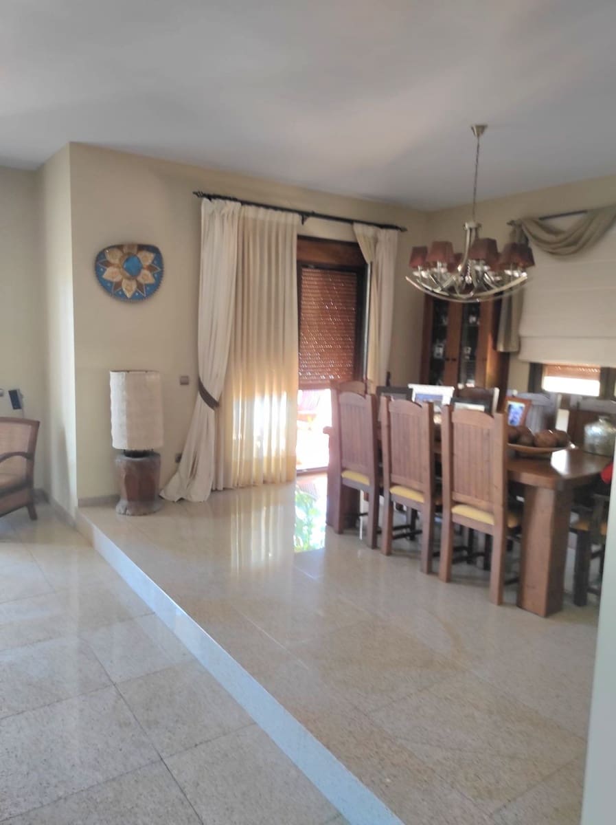 4 bedroom Villa for sale in La Sierrezuela with pool garage - € 995,000 (Ref: 9534895)