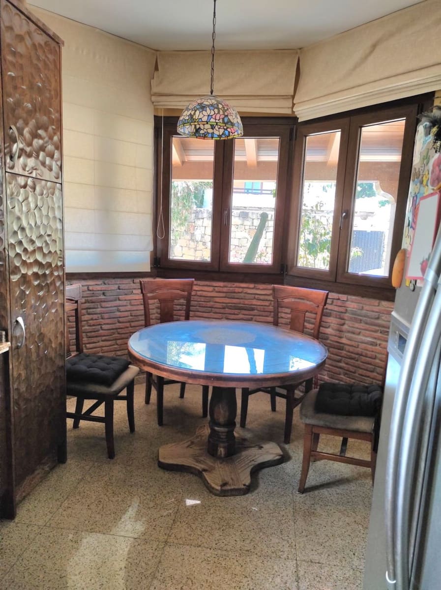 4 bedroom Villa for sale in La Sierrezuela with pool garage - € 995,000 (Ref: 9534895)