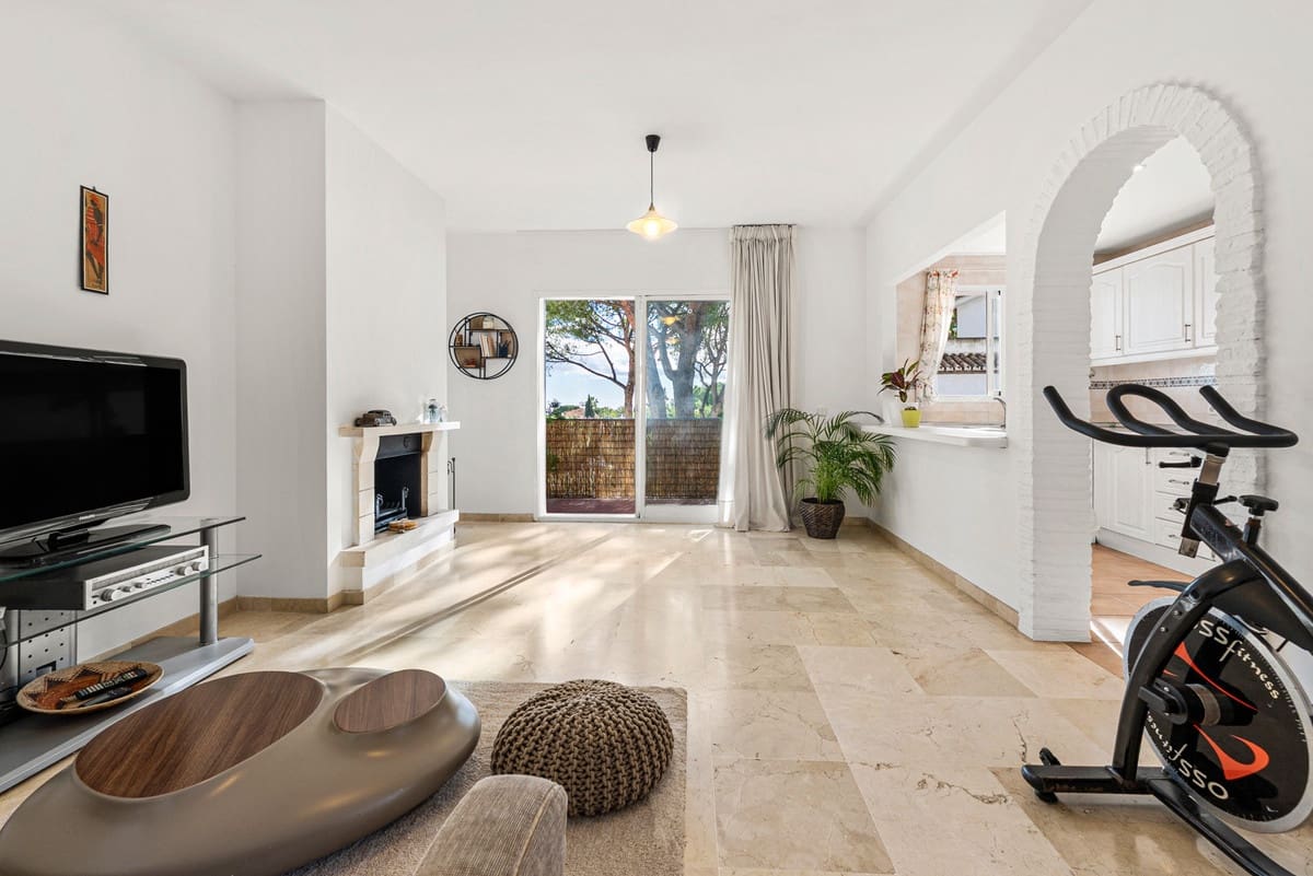 2 quarto Apartamento para venda em Nueva Andalucia com piscina - 399 000 € (Ref: 9534953)