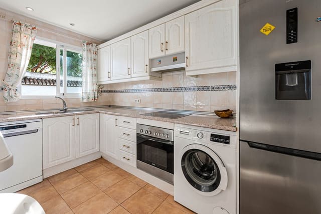 2 quarto Apartamento para venda em Nueva Andalucia, Marbella com piscina - 399 000 € (Ref: 9534953)