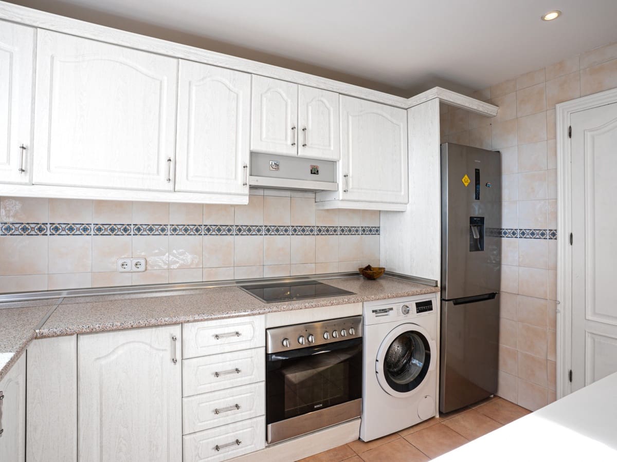 2 quarto Apartamento para venda em Nueva Andalucia com piscina - 399 000 € (Ref: 9534953)