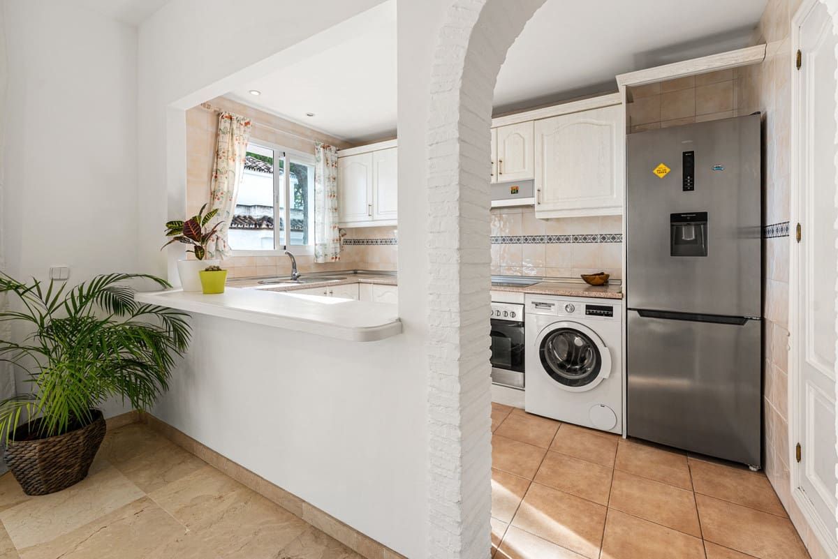 2 quarto Apartamento para venda em Nueva Andalucia com piscina - 399 000 € (Ref: 9534953)