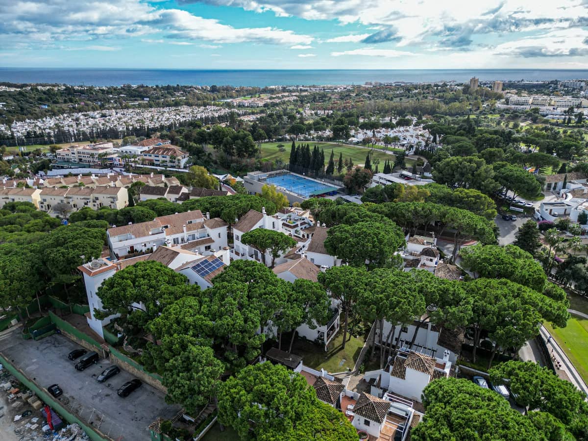 2 quarto Apartamento para venda em Nueva Andalucia com piscina - 399 000 € (Ref: 9534953)