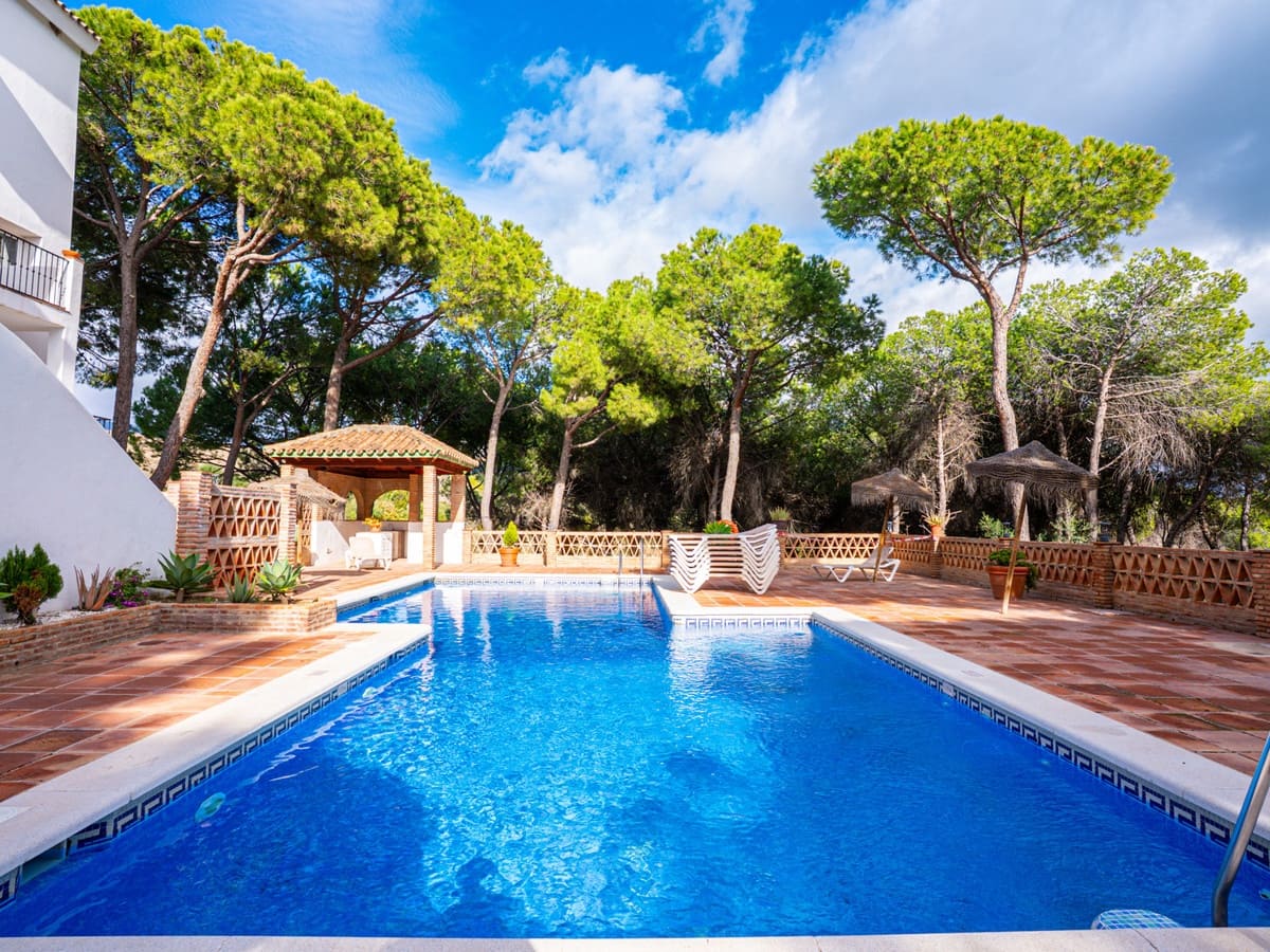 2 quarto Apartamento para venda em Nueva Andalucia com piscina - 399 000 € (Ref: 9534953)