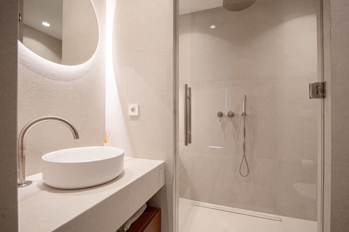 2 bedroom Apartment for sale in Benahavis with pool garage - € 595,000 (Ref: 9535059)